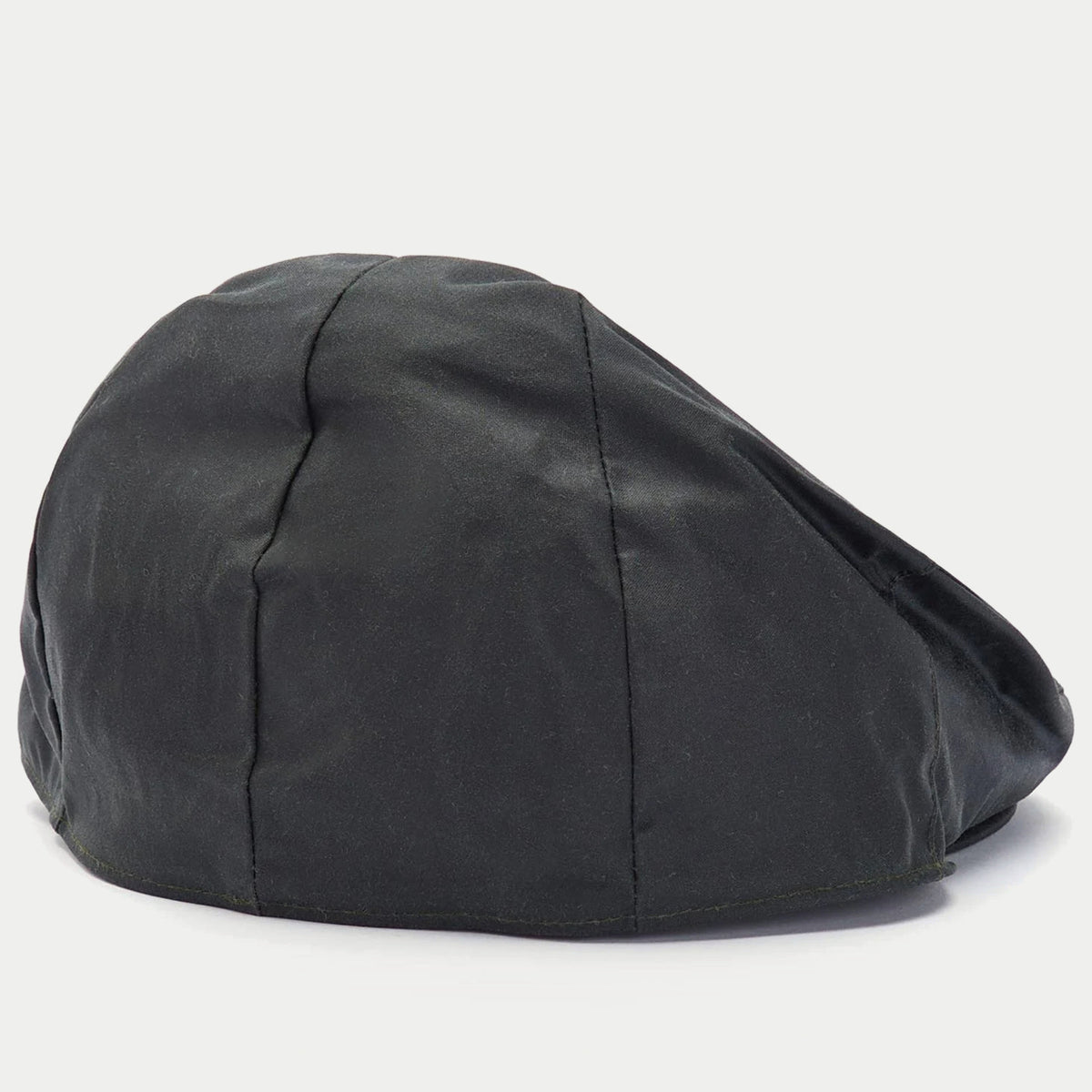 Casquette plate cirée sage Barbour - vue de face rapprochée, coutures de la calotte