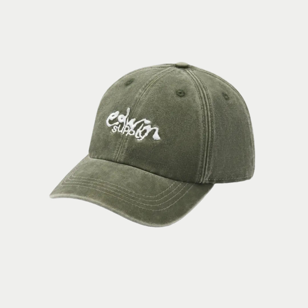 Casquette Soft Washed vert olive de trois quarts, visière préformée à surpiqûres concentriques