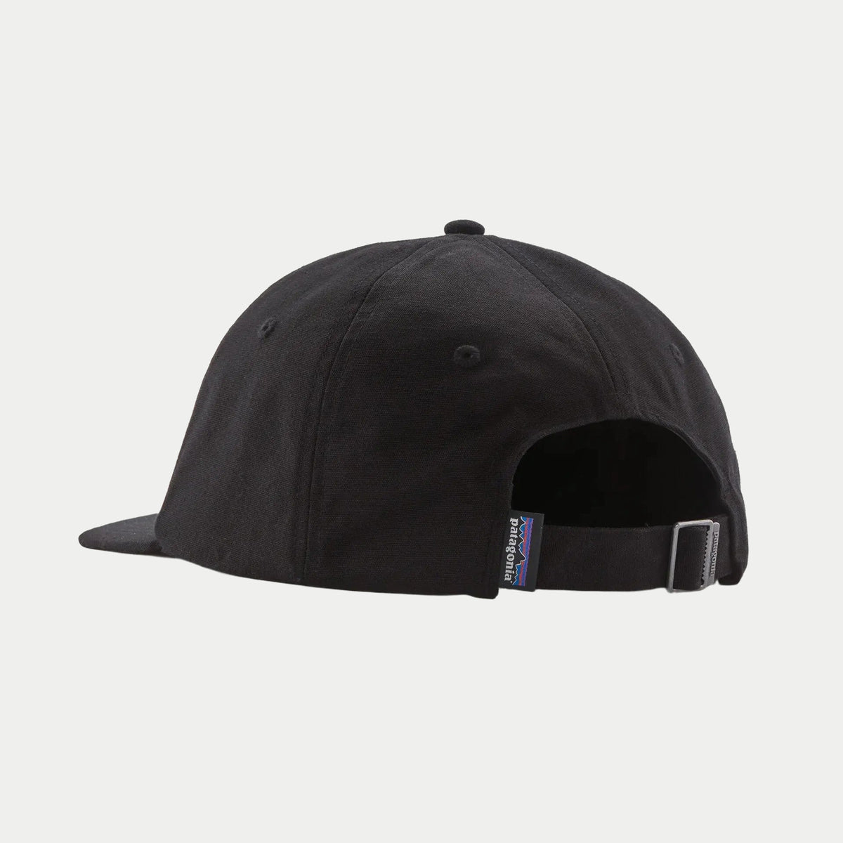 Dos de la casquette Text Logo noire, ouverture arrière et sangle à boucle métal