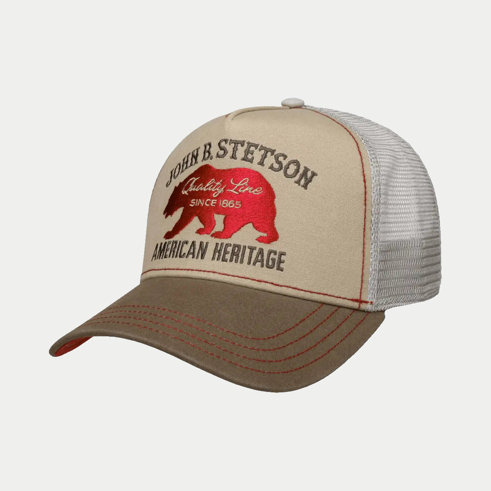 Casquette trucker Bear Stetson beige de profil, ours rouge brodé et visière brun olive à surpiqûres rouges