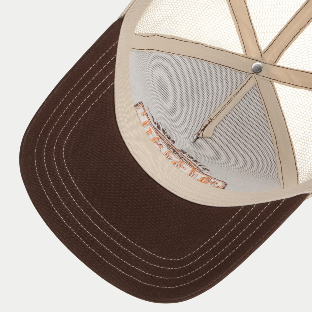 Dessous de la casquette Classic Globe Stetson : visière marron foncé et intérieur en filet écru