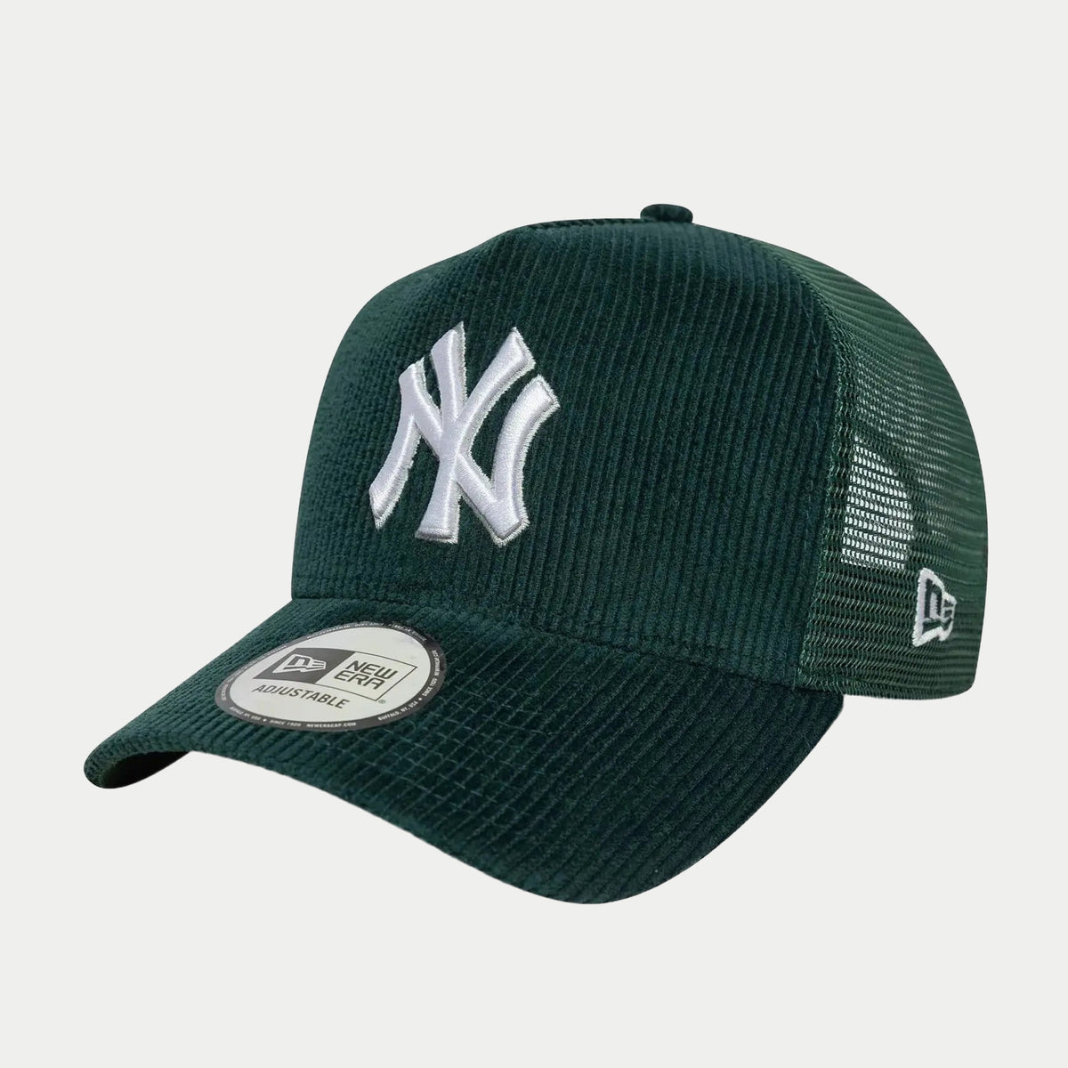 Casquette trucker de trois quarts : panneau avant en velours côtelé vert et filet assorti
