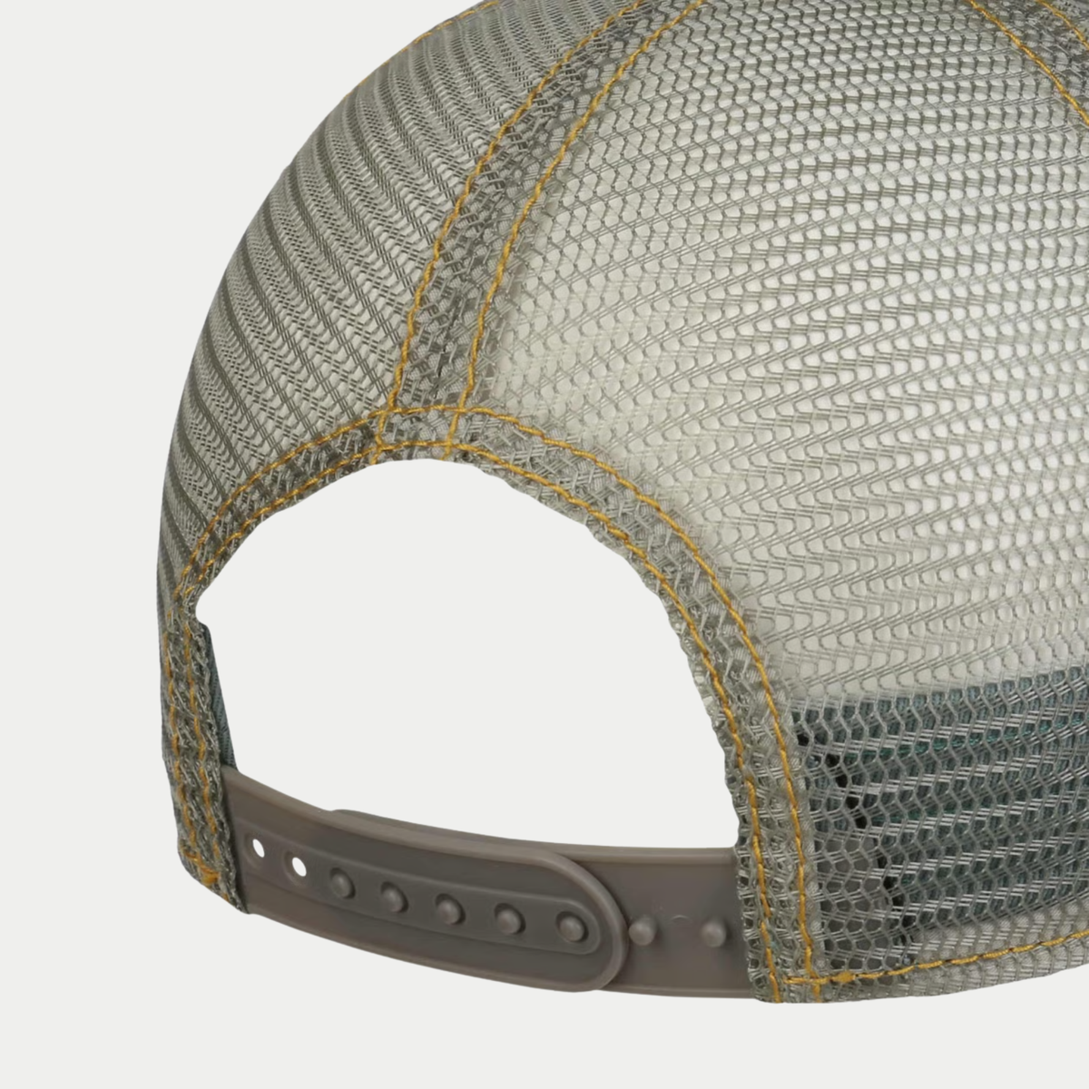 Dos de la casquette trucker State Fair Stetson : filet gris clair, coutures moutarde et snapback à crans taupe