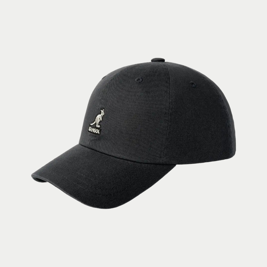Casquette baseball Washed noire en coton souple délavé, kangourou brodé écru de profil