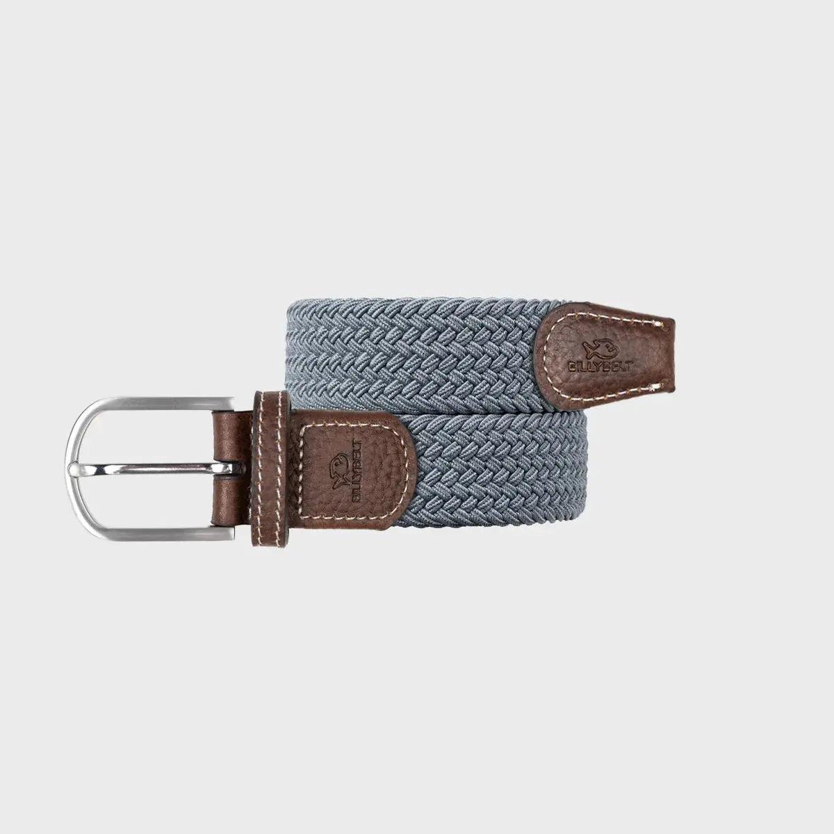 Ceinture tressée Gris Froid enroulée : tressage uni gris perle légèrement bleuté, boucle argentée, embouts marron