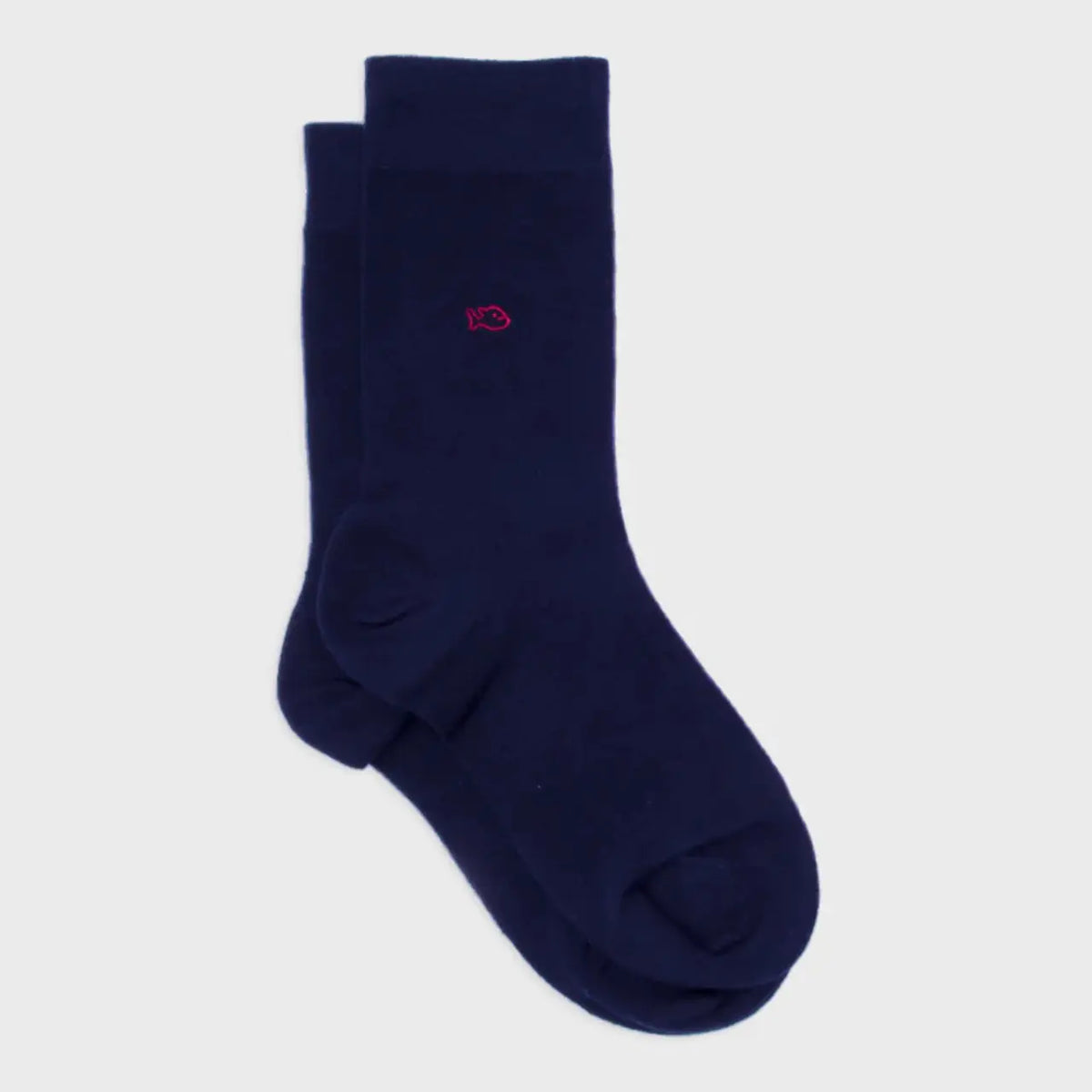 Chaussettes BillyBelt Bleu Marine à plat, la paire superposée, petit poisson brodé rose framboise sur la tige