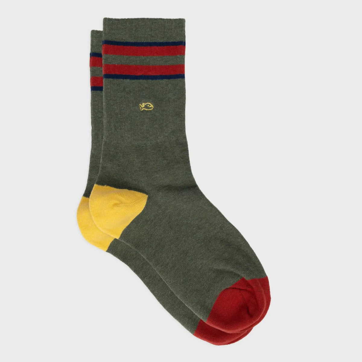 Chaussettes côtelées kaki chiné, double bande rouge cernée de Bleu Marine, talon jaune et pointe rouge.