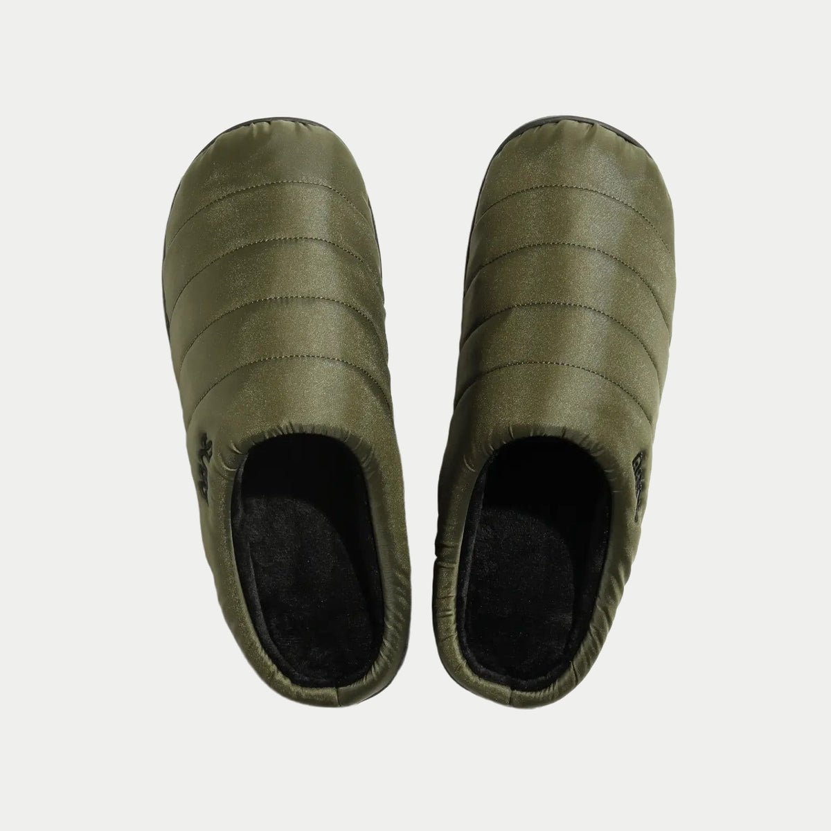 Paire de chaussons kaki vue de dessus, boudins matelassés et intérieur molletonné noir