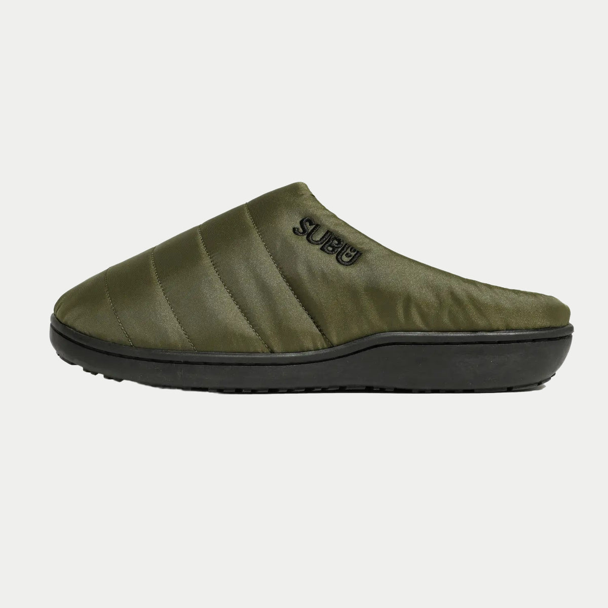 Chausson matelassé vert kaki en nylon, logo SUBU brodé ton sur ton et semelle noire, vu de profil