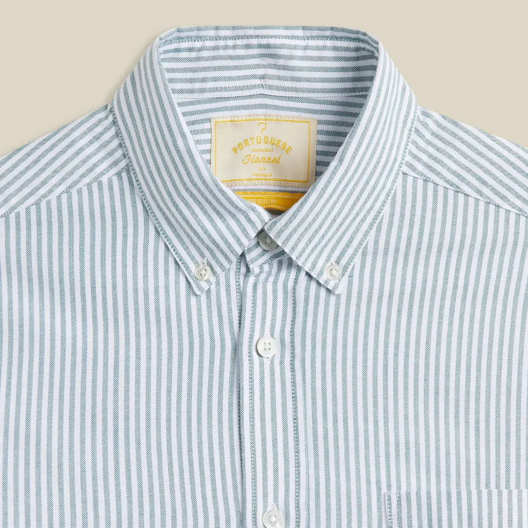 Col button-down de la Chemise Belavista, étiquette Portuguese Flannel cousue sous l'encolure