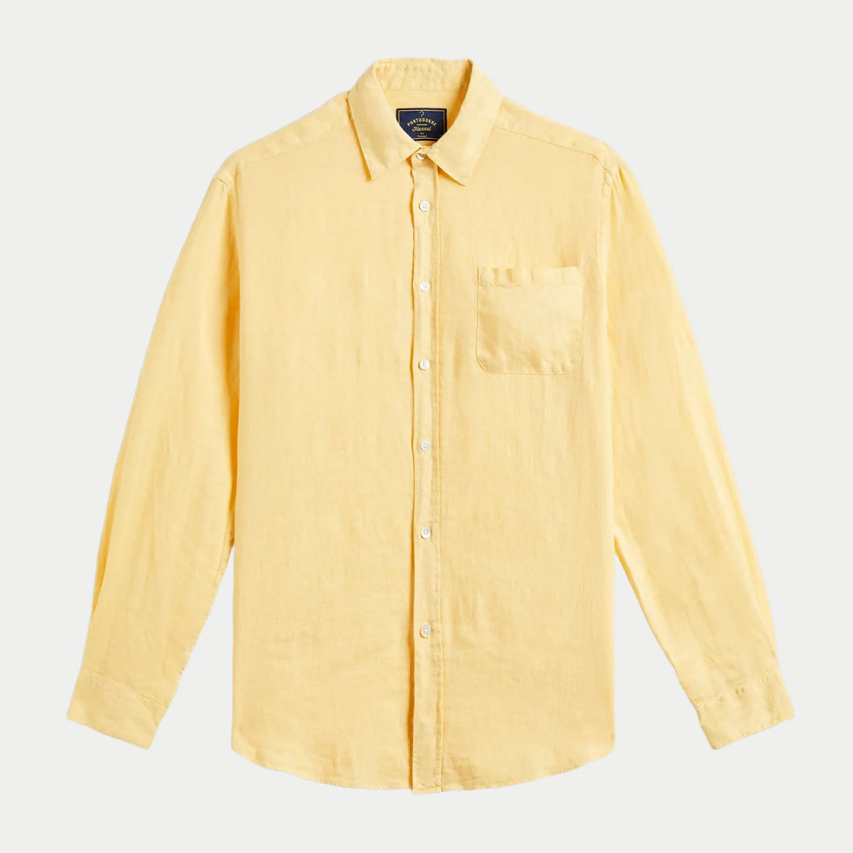 Chemise en lin jaune pâle à plat, col pointe, poche poitrine plaquée et boutons nacrés