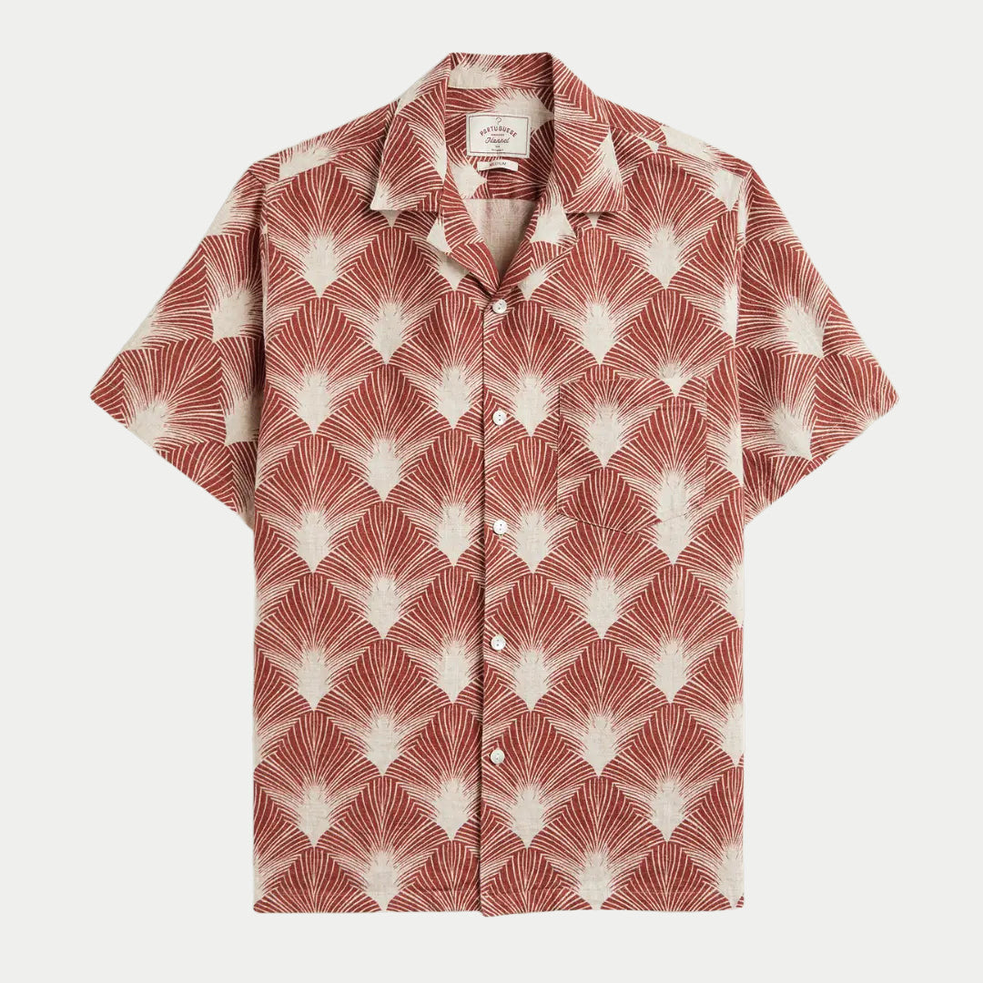 Chemise Feathers à plat, manches courtes, col ouvert et imprimé d'éventails brique sur fond écru