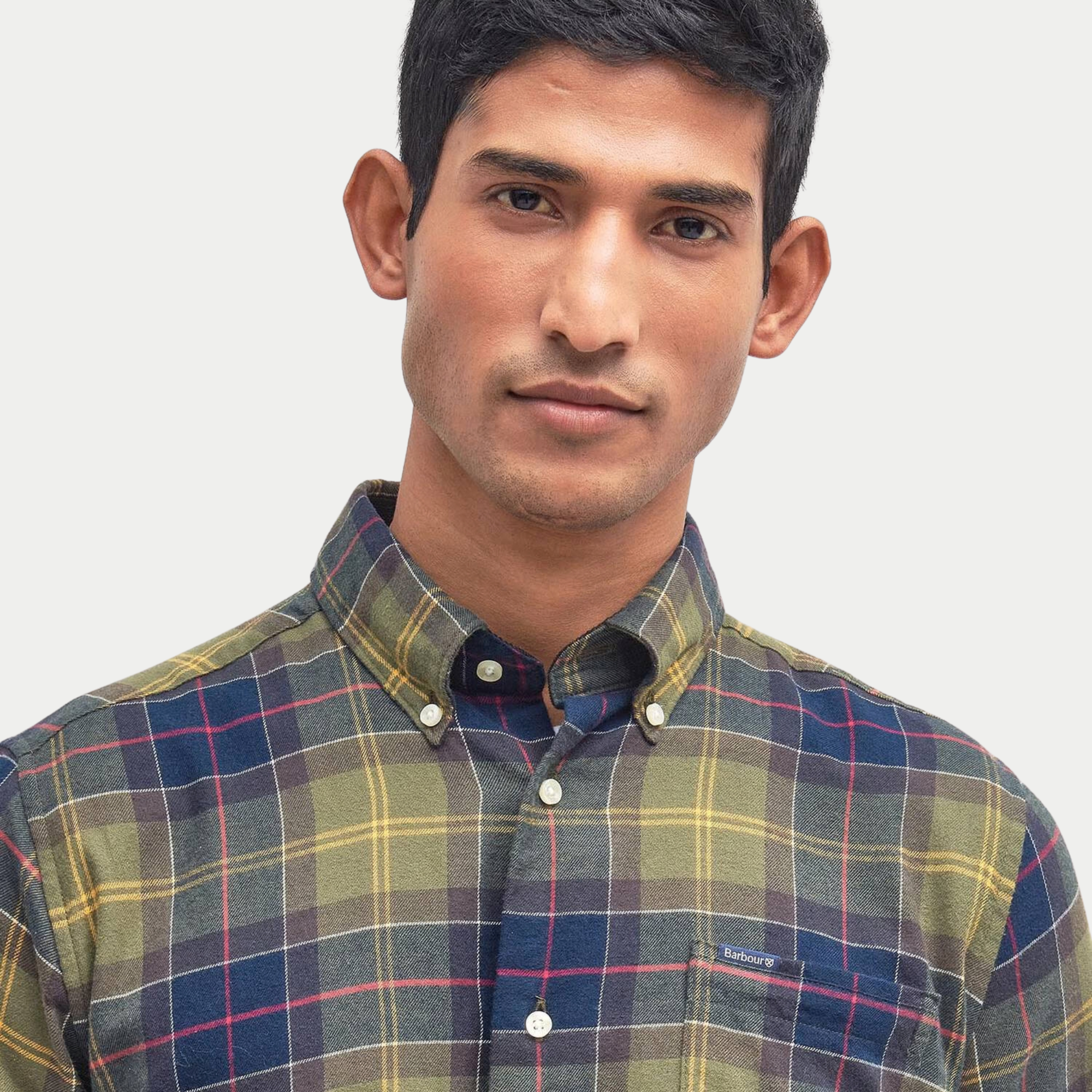 Gros plan du col boutonné de la Chemise Barbour Fortrose Classic Tartan et du filet rouge du motif