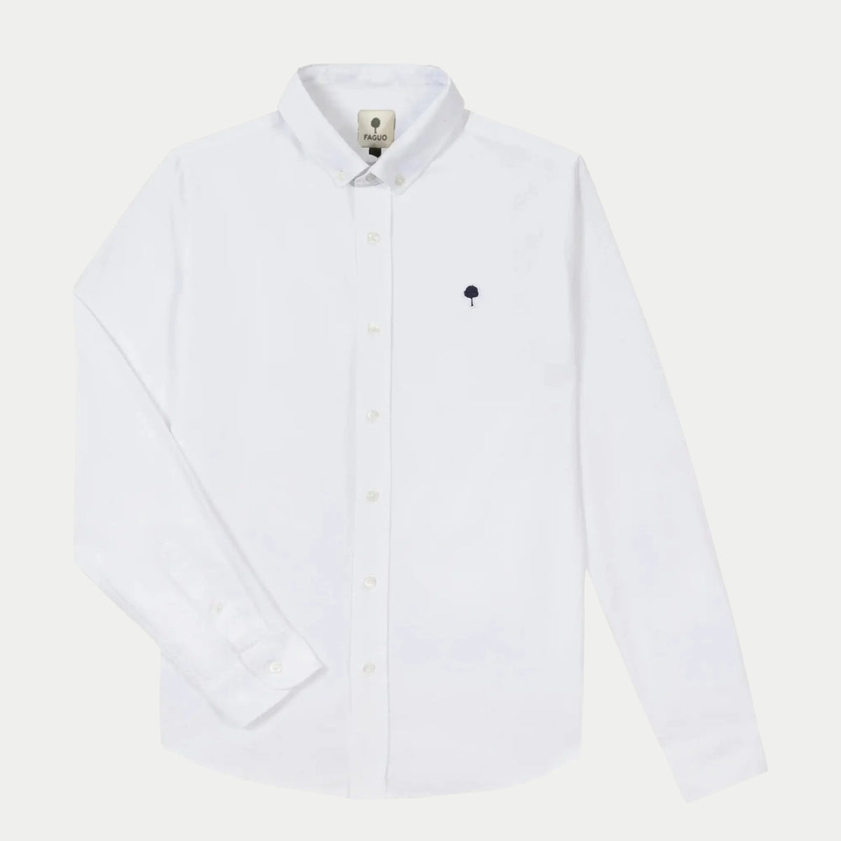 Chemise Ivoy écrue à plat, col boutonné et broderie arbre bleu marine sur la poitrine