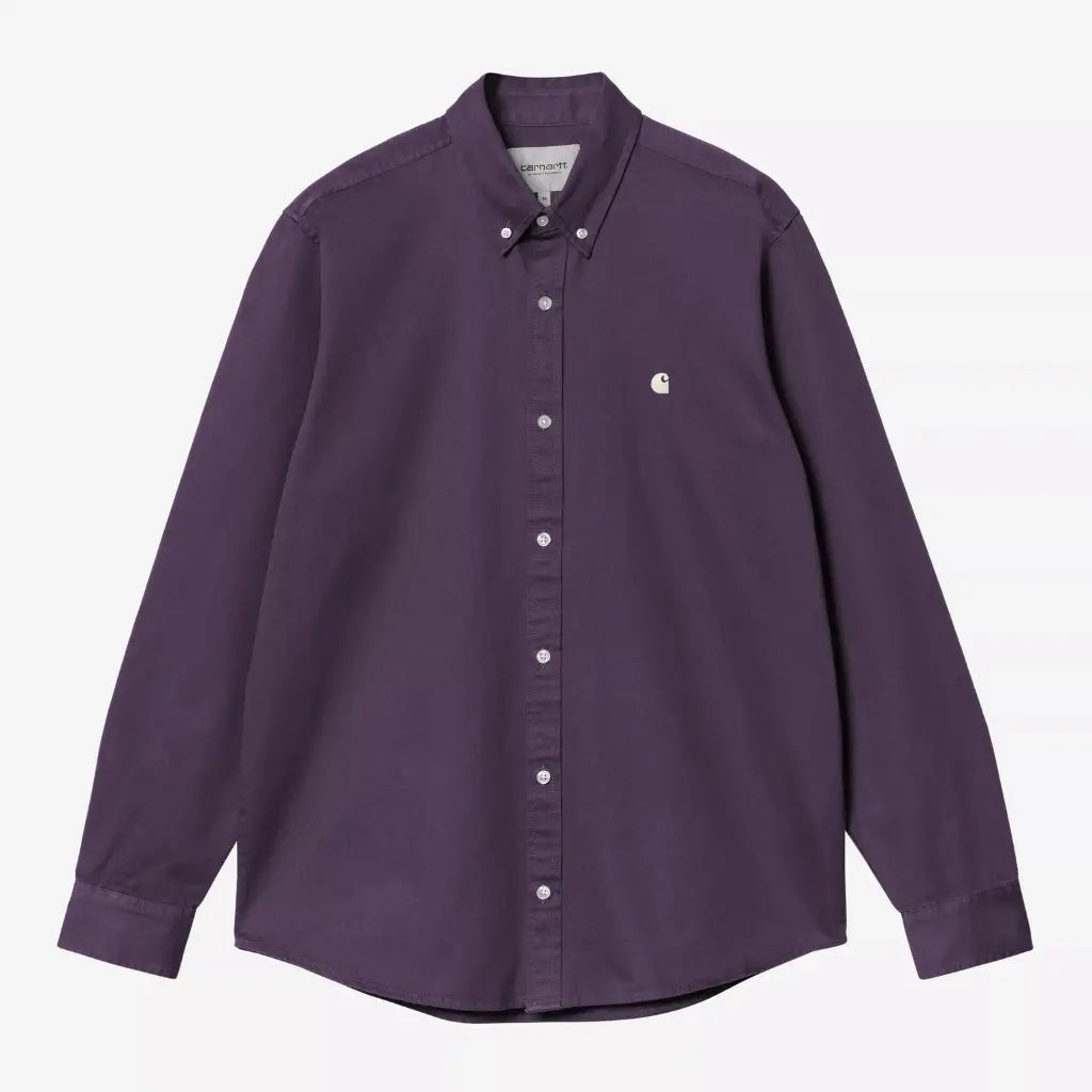 Chemise Madison violet aubergine à plat, col boutonné, boutons nacrés et petit logo brodé blanc au cœur