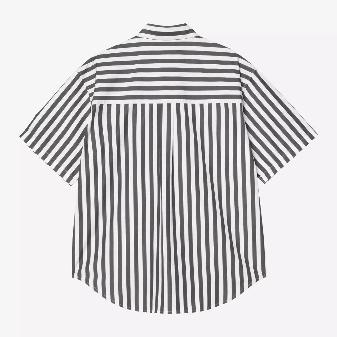 Dos de la chemise Royce rayée graphite : rayures horizontales sur l'empiècement d'épaule et base arrondie