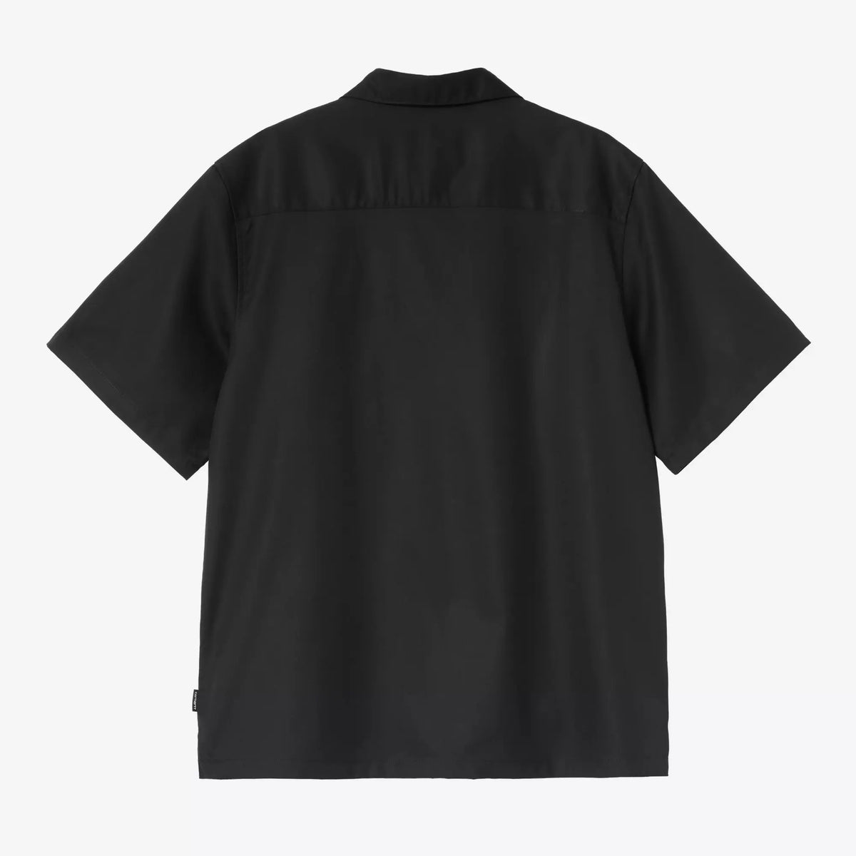 Dos à plat de la chemise Travon noire : empiècement d'épaule, manches courtes et Flag Label tissé au bas