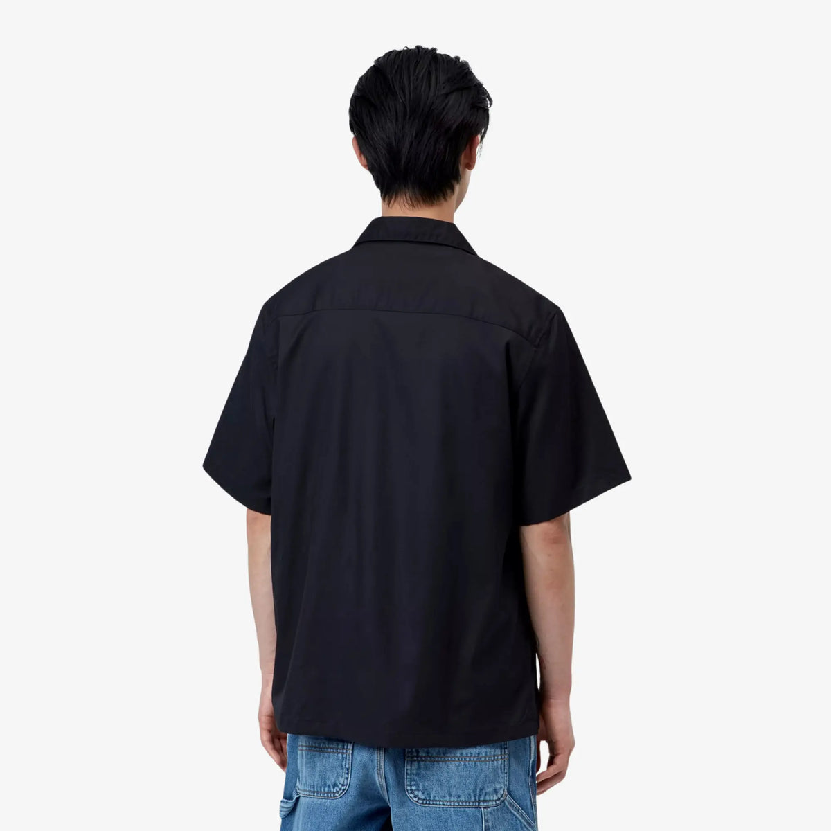 Chemise Travon Carhartt WIP vue de dos, noir uni sans imprimé, manches courtes et coupe loose