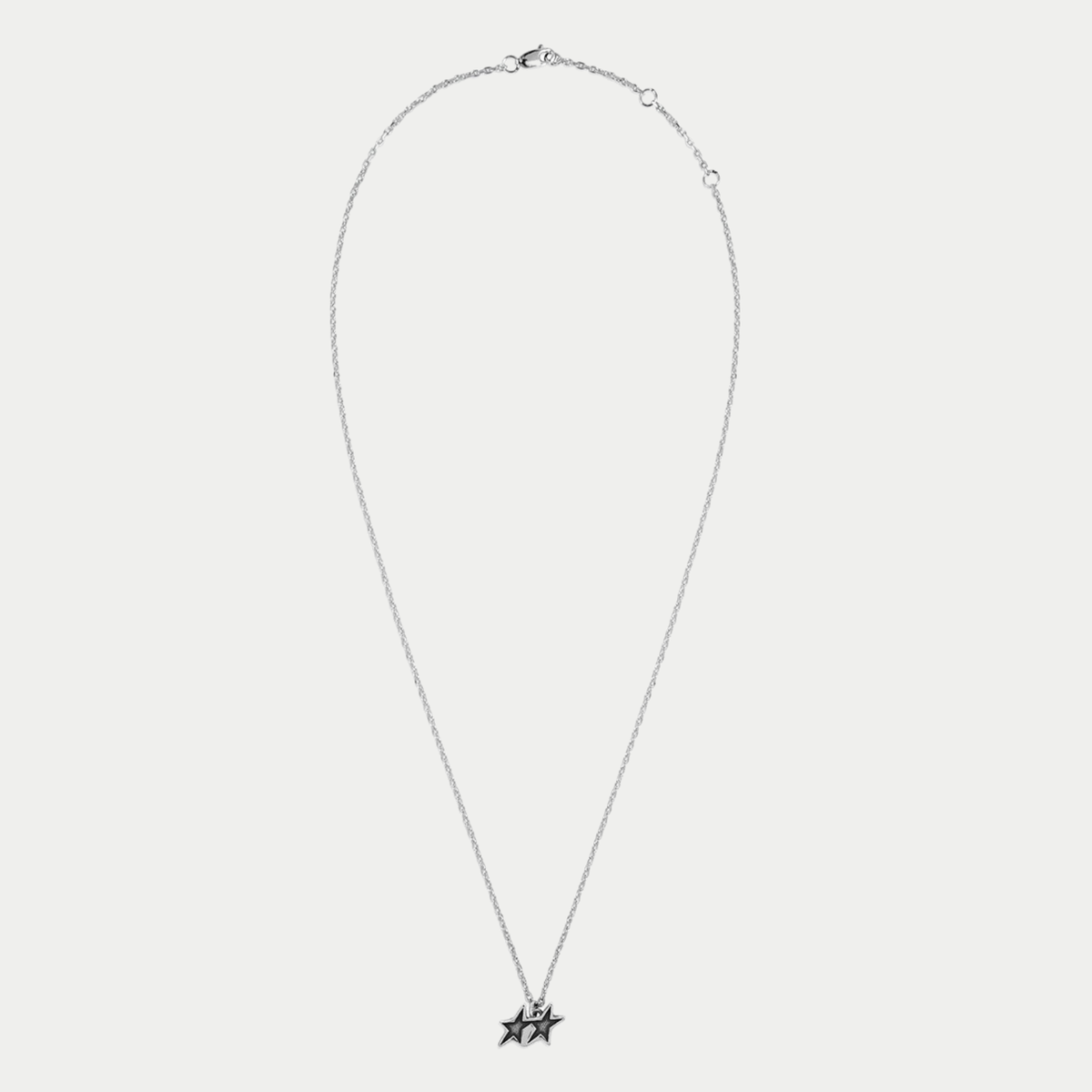 Collier Tilted Twojeys argenté posé à plat, chaîne entière avec fermoir et anneaux de réglage