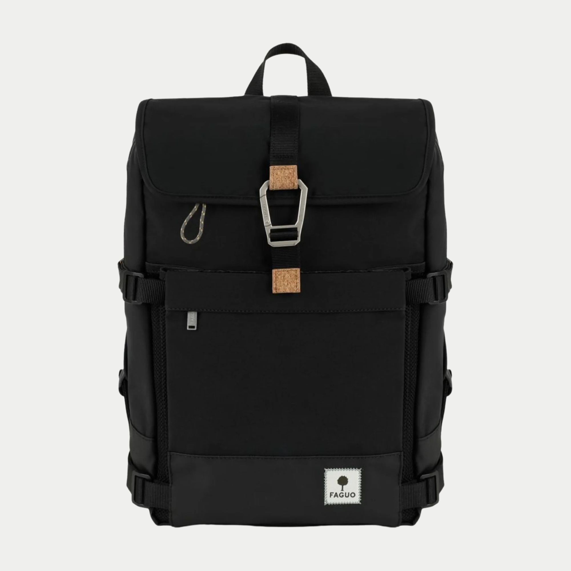 Sac à dos Faguo Commuter 2.0 noir de face, rabat à mousqueton métal, passants en liège et poche avant zippée