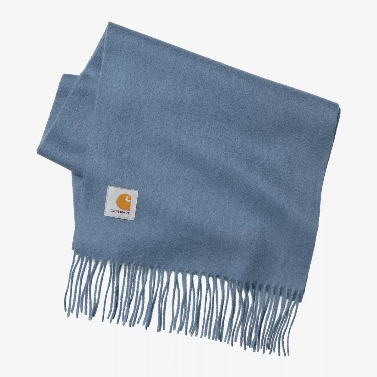 Écharpe Clan Scarf bleu gris pliée à plat, laine brossée duveteuse, longues franges et étiquette logo carrée