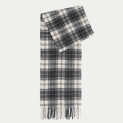 Écharpe Barbour Monochrome Tartan à carreaux anthracite et écru, pliée à plat, franges torsadées en bas