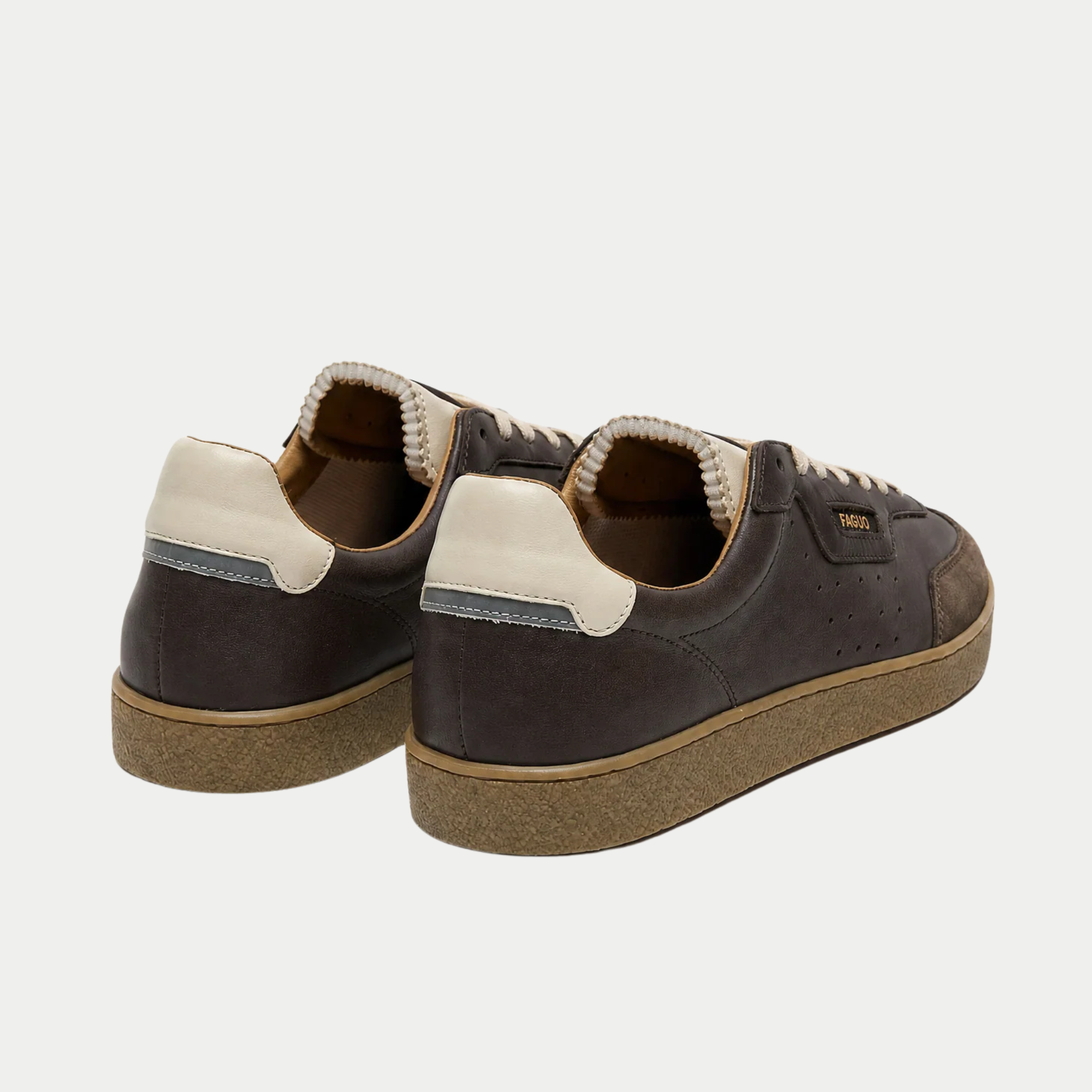 Paire de baskets Lumbo Faguo chocolat vue de l'arrière, contrefort écru