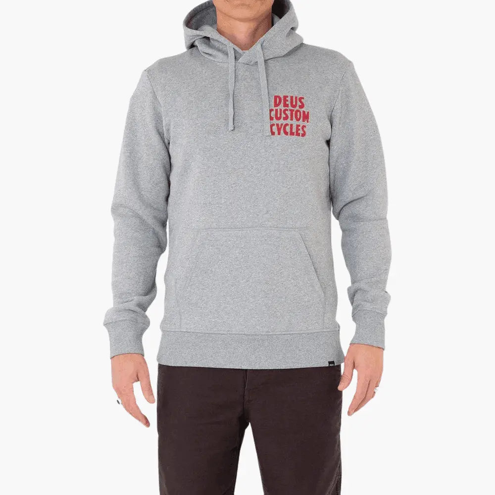 Sweat à capuche Illusions gris chiné porté de face, print poitrine rouge et poche kangourou