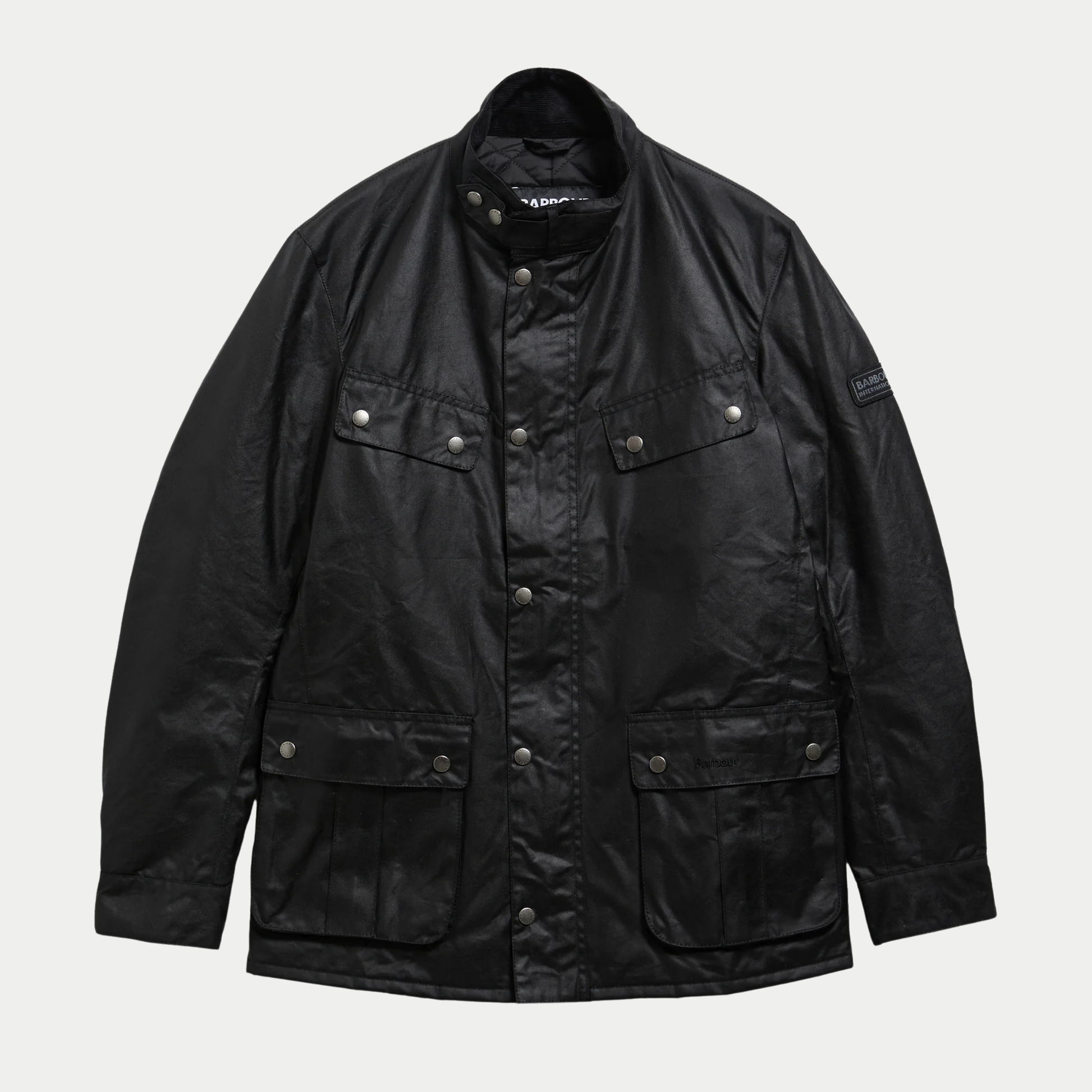 Veste cirée Duke noire Barbour International à plat, col montant, zip sous patte à pressions et quatre poches à rabat