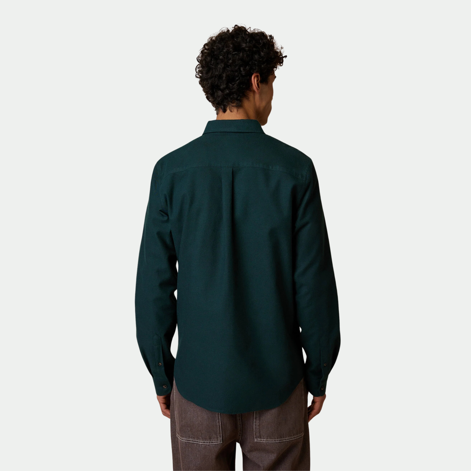 Dos de la chemise Ivoy Faguo vert foncé, empiècement d'épaule et pli plat central