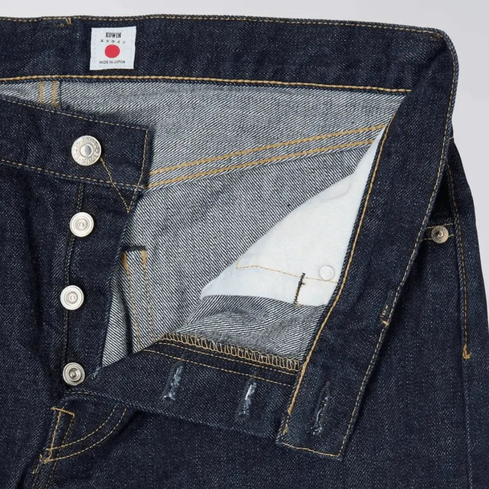 Ceinture ouverte du jean Selvedge Regular Tapered, braguette boutonnée et étiquette Made in Japan