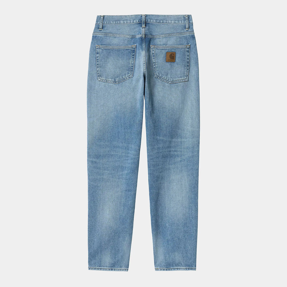Dos du Klondike Pant Light Used, patch cuir Carhartt tranchant sur un denim bleu clair fortement éclairci