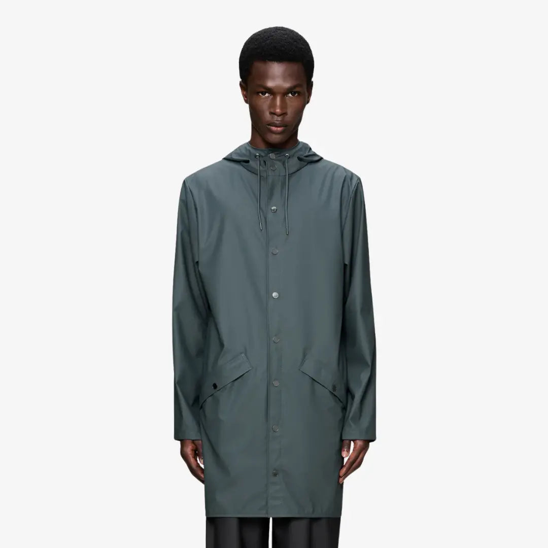 Long Jacket Dark Grey portée fermée, longueur mi-cuisse et col montant cordé