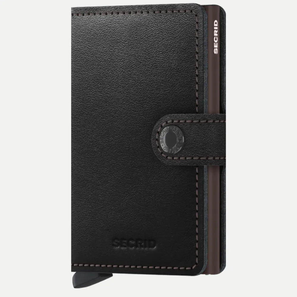 Petit portefeuille en cuir noir fermé, boîtier brun et surpiqûres brunes contrastantes