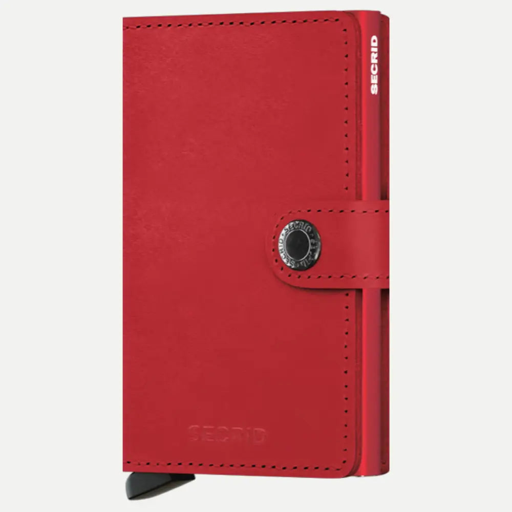 Petit portefeuille en cuir rouge fermé, boîtier rouge assorti visible sur la tranche