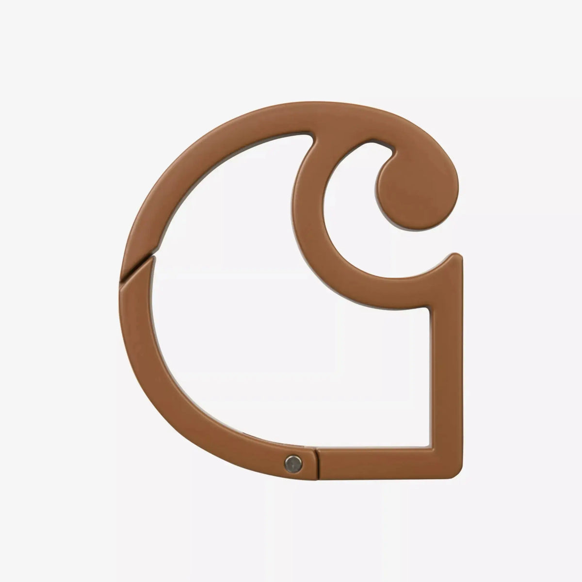Mousqueton C-logo marron caramel vu à plat, profil complet du logo C, ouverture à ressort et axe riveté en bas