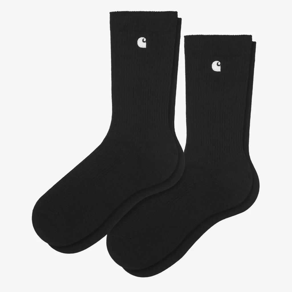 Chaussettes Madison noires à côtes fines, paire posée à plat, logo C brodé blanc en haut de la tige