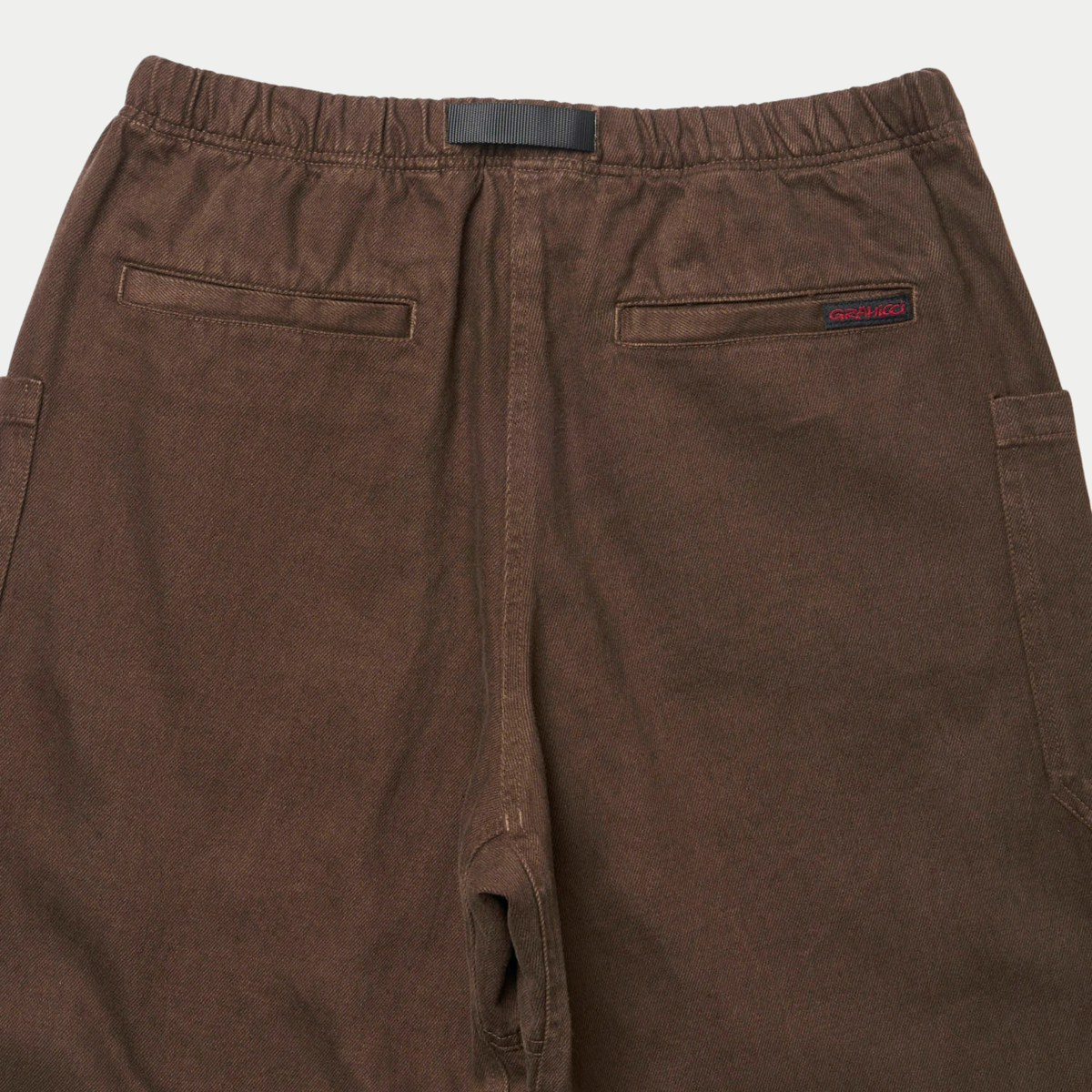 Pantalon Relaxed Hemp Earth Gramicci - détail du dos, étiquette rouge et gousset d'entrejambe