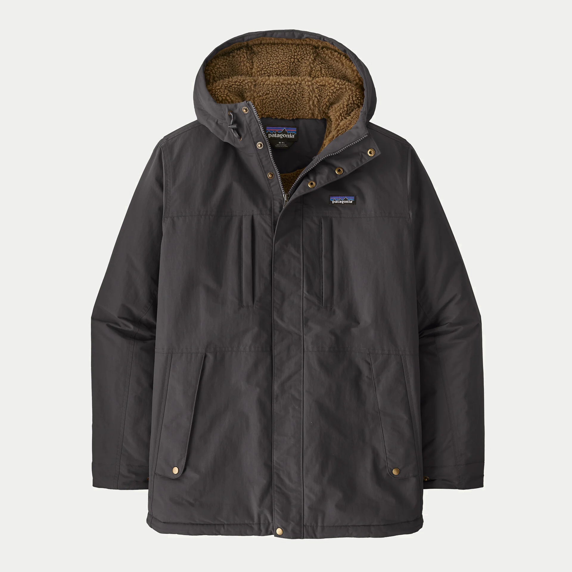 Parka Isthmus Ink Black Patagonia à plat, capuche ouverte doublée sherpa camel et poches poitrine zippées passepoilées