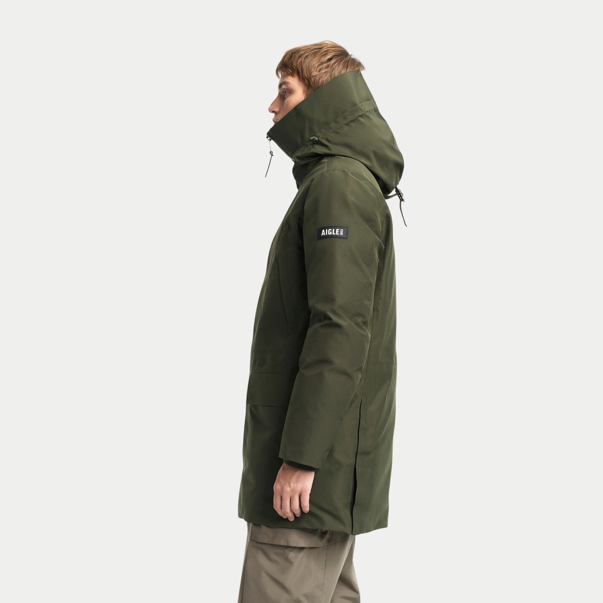 Parka duvet kaki vue de profil, longueur mi-cuisse