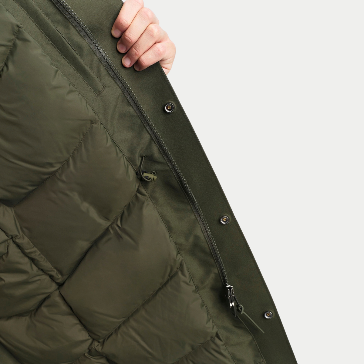 Intérieur matelassé kaki de la parka duvet, garnissage duvet et plume