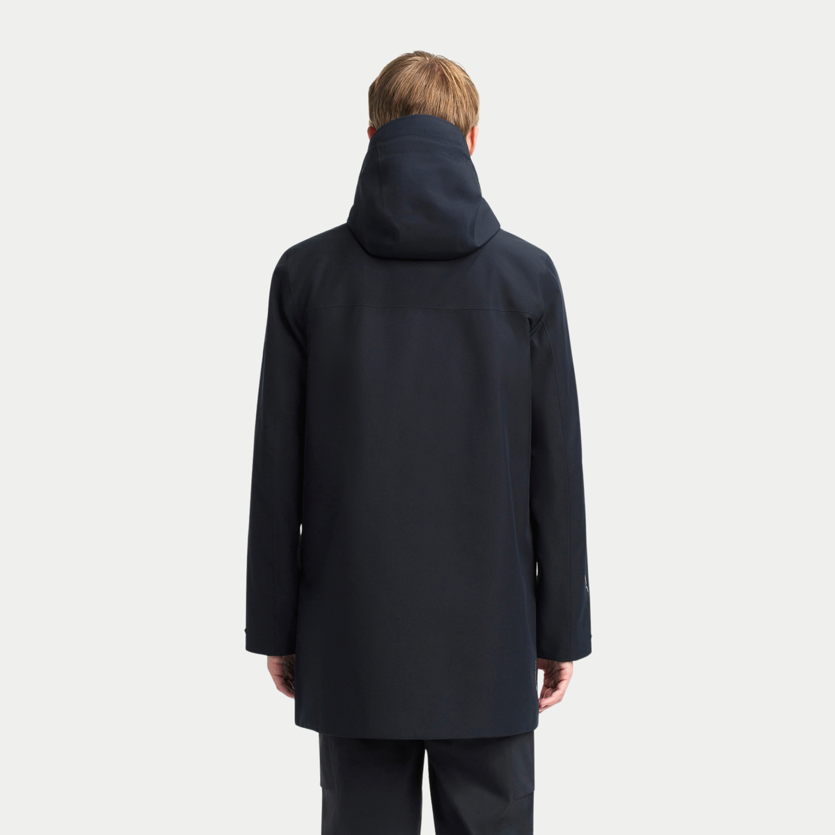 Parka T-KIT noire vue de dos, capuche rabattue