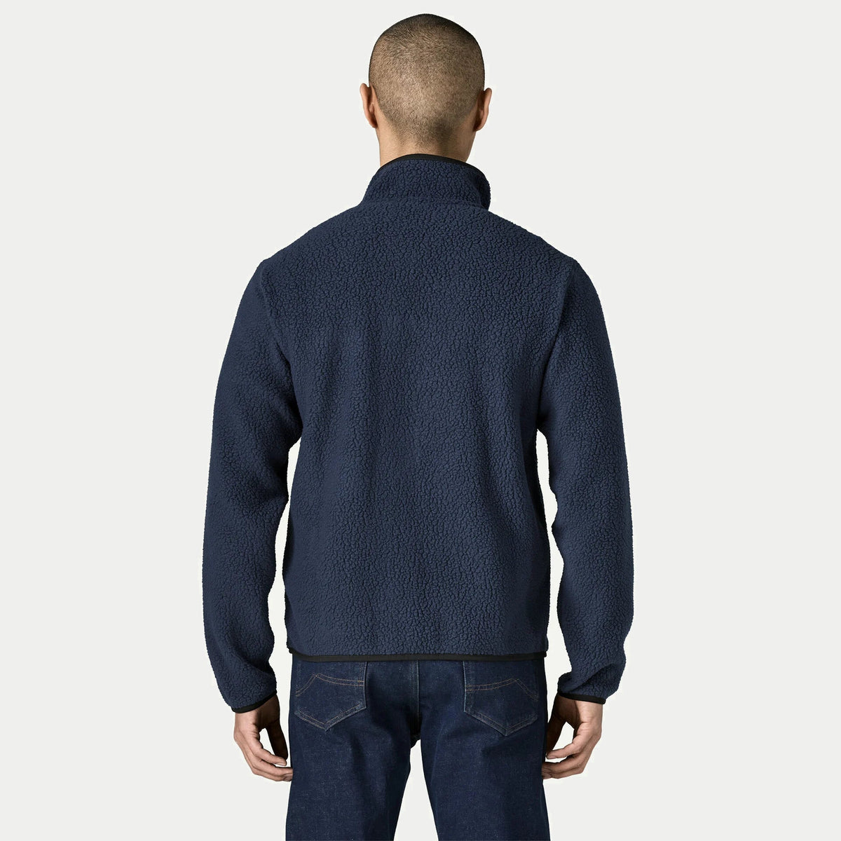 Dos de la polaire Retro Pile New Navy Patagonia, sherpa marine uni sans poche, poignets et bas bordés de noir