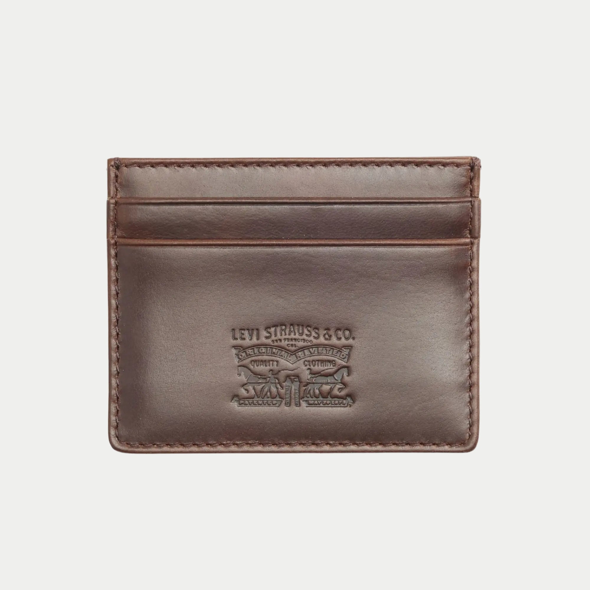 Porte-cartes Levi's en cuir marron à plat, logo Levi Strauss & Co. embossé au centre