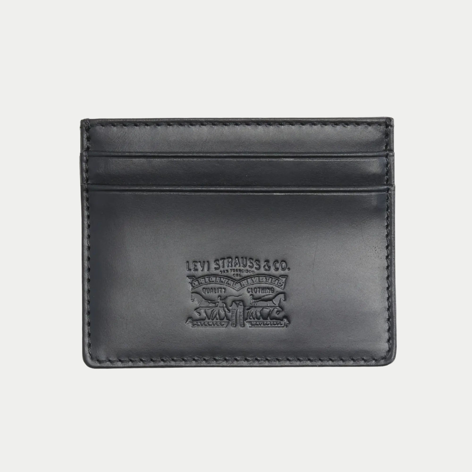 Porte-cartes Levi's en cuir noir, face avant à plat avec logo Levi Strauss & Co. embossé ton sur ton