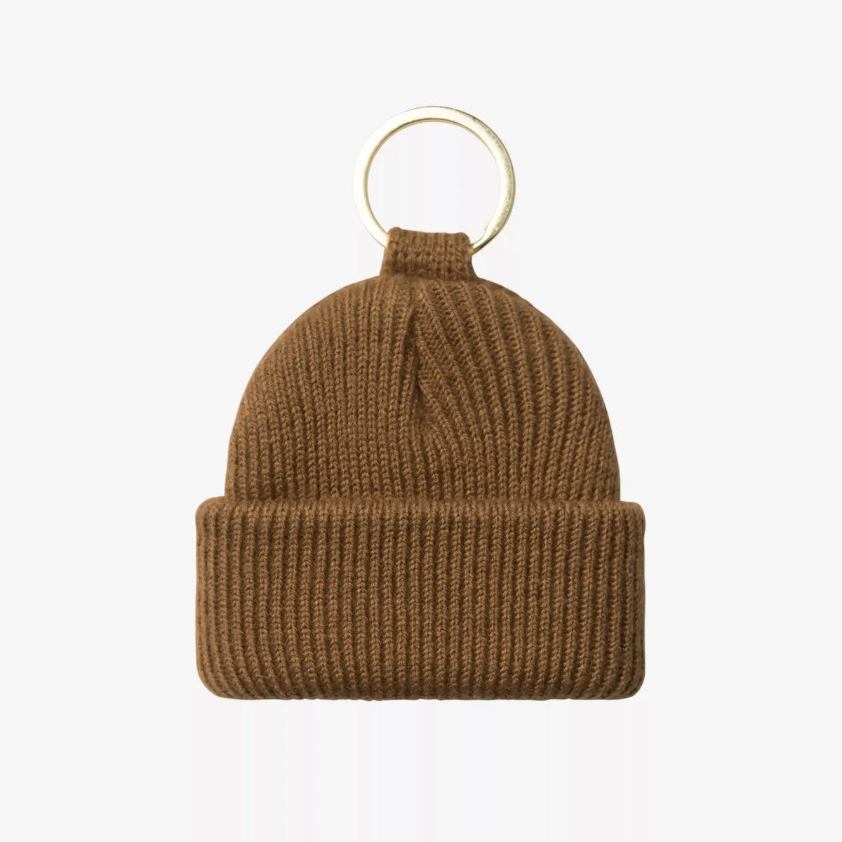 Dos du porte-clés mini bonnet brun caramel : côtes verticales, large revers et anneau doré au sommet