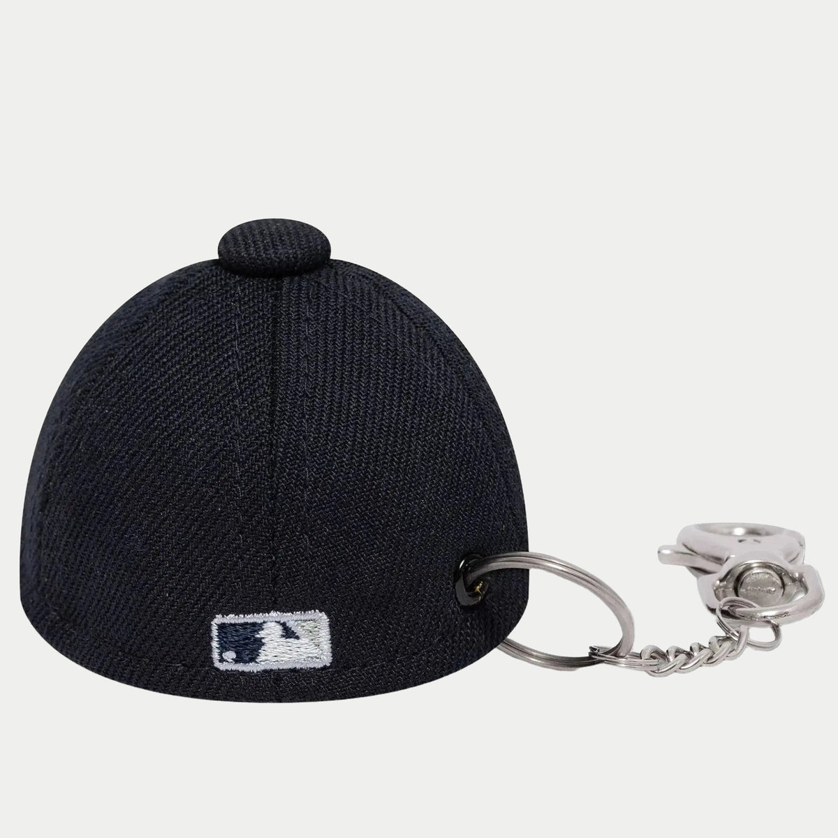 Porte-clés Mini Casquette New York Yankees New Era - vue de dos, logo MLB brodé et anneau de trousseau
