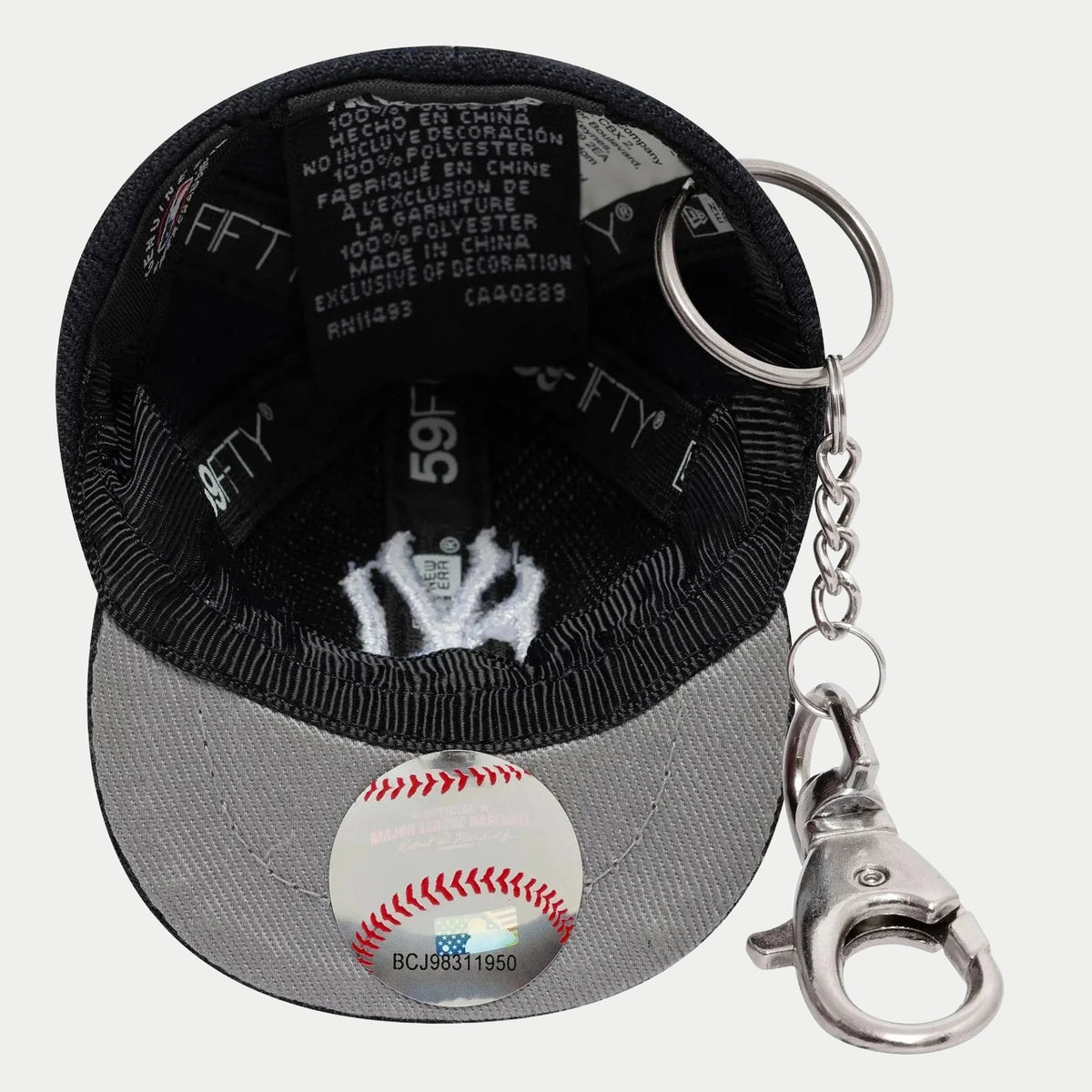 Porte-clés Mini Casquette New York Yankees New Era - intérieur retourné, doublure grise, étiquette 59FIFTY et sticker de visière