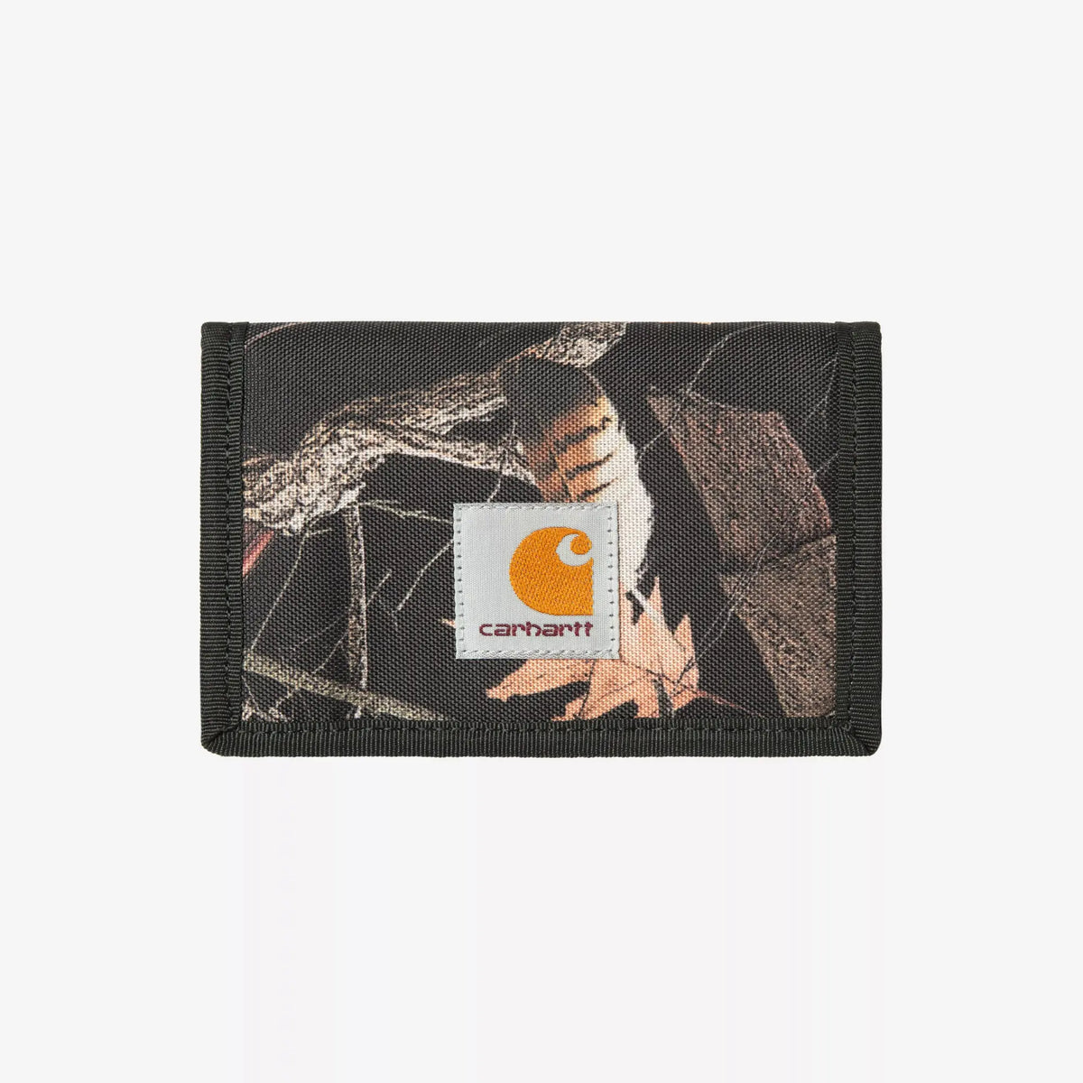 Portefeuille Alec fermé, camo forestier sur fond noir, biais noir contrastant et étiquette tissée claire