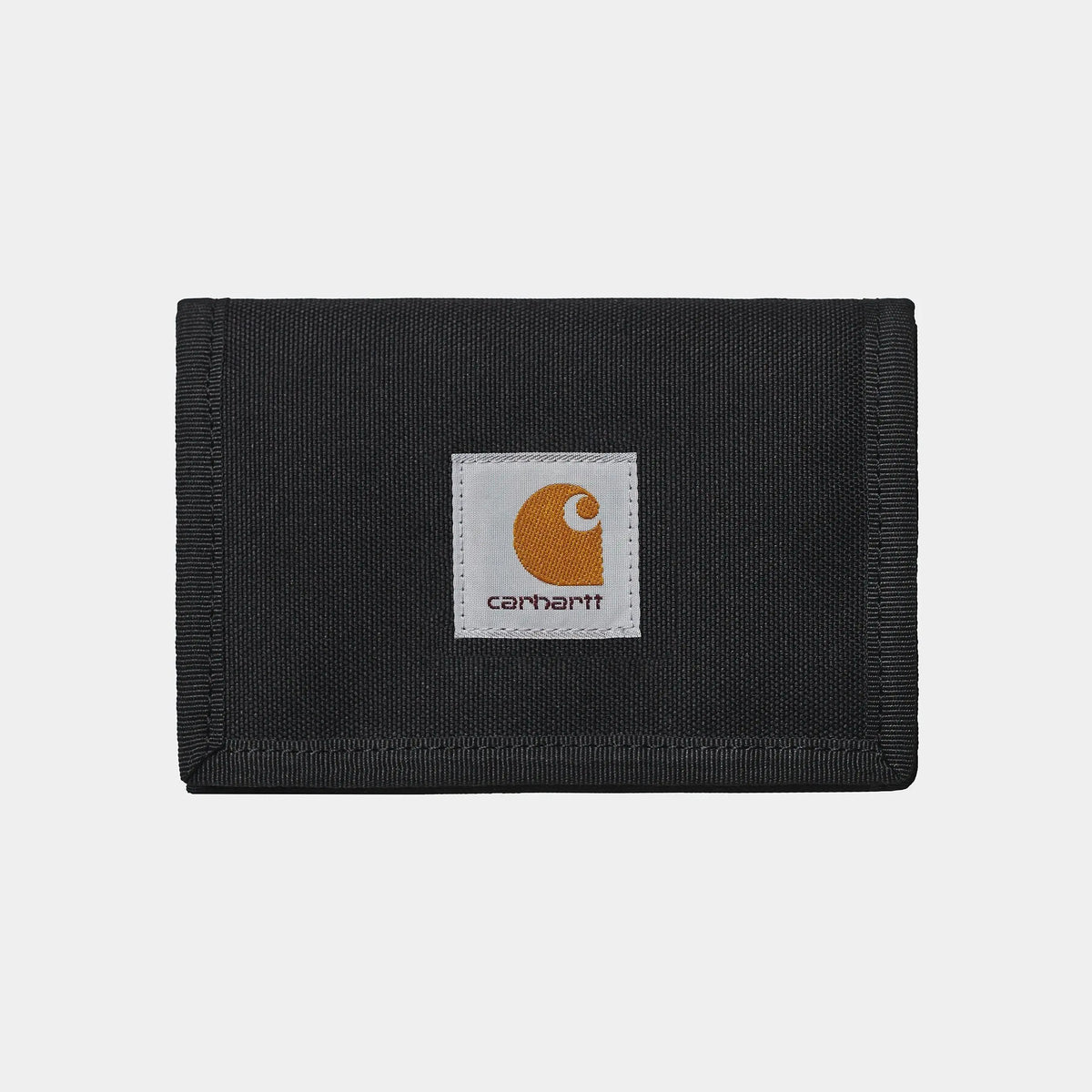 Portefeuille Alec noir fermé vu de face, toile noire à gros grain et étiquette carrée grise brodée